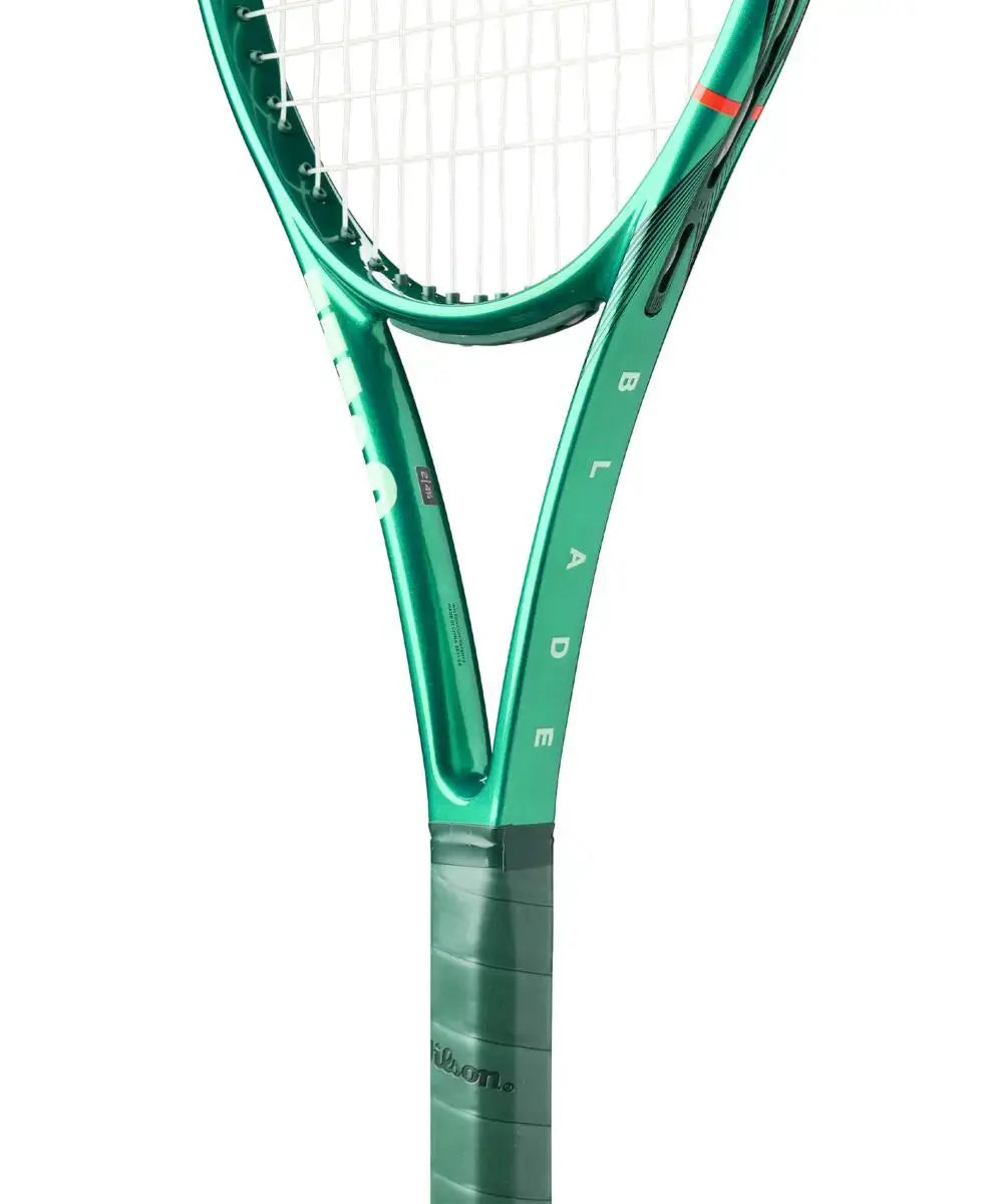 Wilson Blade 100L v10 Tennis Racquet